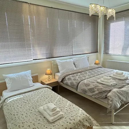 Διαμέρισμα Luxurious Boutique 1 *